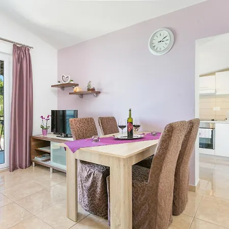Apartment Family Friendly Seaside Podstrana, Split - 13725 *