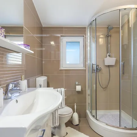 Family Friendly Seaside Podstrana, Split - 13725 Apartment