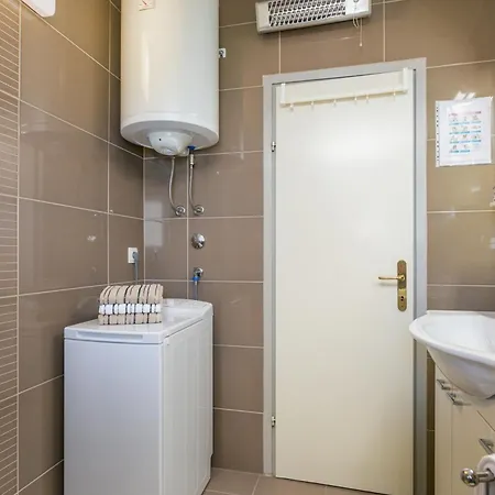 Apartment Family Friendly Seaside Podstrana, Split - 13725 Podstrana