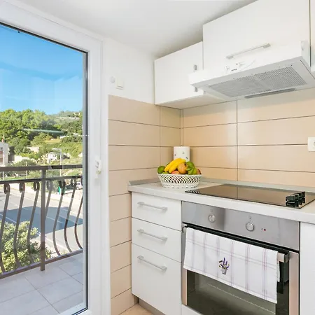 Apartment Family Friendly Seaside Podstrana, Split - 13725 Podstrana