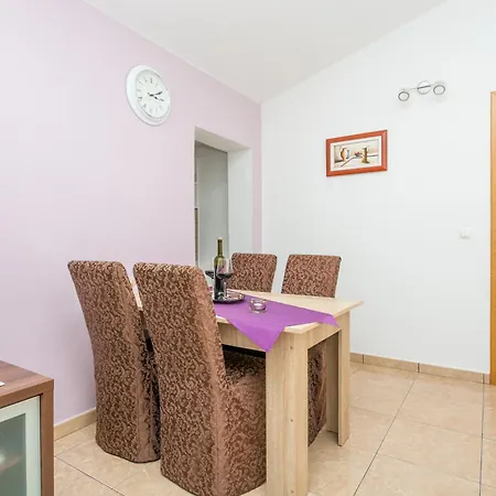 Apartment Family Friendly Seaside Podstrana, Split - 13725 *