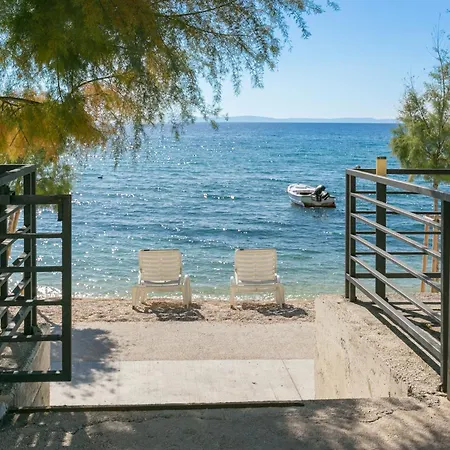 Апартаменты Family Friendly Seaside Podstrana, Split - 13725 *