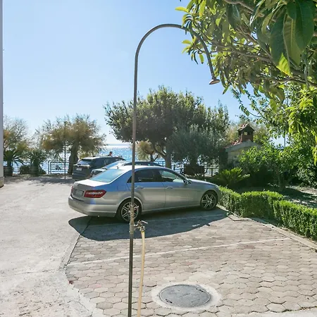 Family Friendly Seaside Podstrana, Split - 13725 Апартаменты
